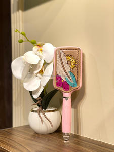 Offre Spéciale 2024 sculpté à la main Western en cuir taillé concepteur pagaie brosse à cheveux doux et démêler professionnel peigne à cheveux accessoires - Product Image 6