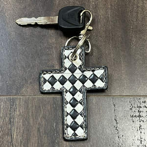 Porte-clés en cuir de vache à motif à carreaux en gros avec fermoir en métal durable à motif diamant, cadeau religieux à la mode - Product Image 4