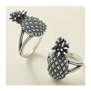 Porte-serviettes décoratif de luxe en aluminium doré, motif ananas, moderne, écologique, durable, personnalisable, en stock, pour mariage tropical - Product Image 3