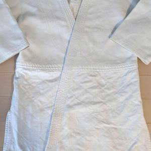 Kimono de judo unisexe de haute qualité, tissu 550g, durable, respirant, séchage rapide, uniforme d'arts martiaux avec broderie de logo personnalisée - Product Image 2