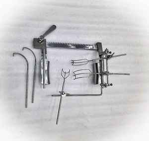 Système d'extenseur de valve mitrale Cosgrove en acier, extenseur cardiaque manuel de précision pour les procédures de chirurgie cardiaque par SurgiRight - Product Image 1