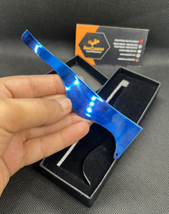Cuchilla de Afeitar Profesional Wenzy Wave Fashion Cut de Acero Inoxidable con Acabado en Color Azul Plasma para Barbería y Salón de Belleza - Product Image 1