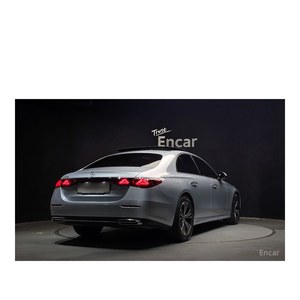 Mercedes-Benz E200 Avantgarde Classe E 2024 avec 13 205 km, conduite à gauche, boîte automatique, caméra de recul - Product Image 2