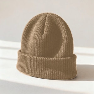 Bonnet personnalisé en acrylique tricoté avec étiquette tissée, bonnet d'hiver à revers, style streetwear, vente en gros, fabricant et fournisseur de couvre-chefs - Product Image 4