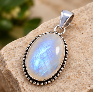 Pendentif en Pierre de Lune Arc-en-ciel Bleue Flash de Forme Ovale avec Monture en Argent Poli pour la Mode et les Bijoux de Boutique - Product Image 2