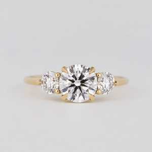 Anillo de Compromiso de Oro Sólido 14K 18K Personalizado con Tres Diamantes Cultivados en Laboratorio Certificados por IGI, Anillo de Boda con Diamante de Corte Redondo, Joyería Fina - Product Image 1