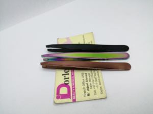 Pinzas Profesionales para Cejas con Acabado de Precisión, Logotipo Personalizado, Punta Inclinada y Puntiaguda, para Eliminar Vello Encarnado - Product Image 3