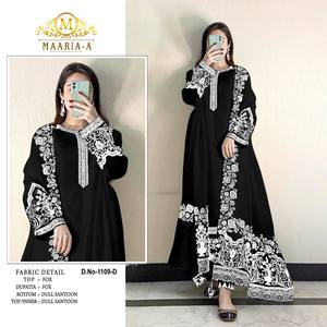 Élégante georgette de renard lourd Shalwar Kameez avec broderie Jari multi-fils et travail de séquence, jumelée avec de la soie Dupatta - Product Image 5