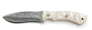 Outil de terrain artisanal en acier Damas torsadé, manche en résine nacrée blanche - Product Image 4