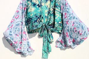 Nuevo Top envolvente de seda estampado para ropa de verano mangas acampanadas Crop Top túnica vestido para mujer con cuello en V mangas largas acampanadas Crop Top - Product Image 2