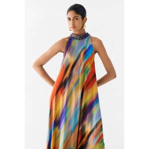 Vestido Halter Night Queen Confeccionado con Impresionante Tela de Seda Vegana, Prenda Versátil para Todas las Temporadas con Estampado de Pinceladas - Product Image 2