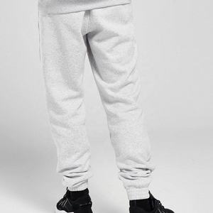 ผู้ผลิต OEM ขายส่ง กางเกงวอร์มสีเทาแบบมีเชือกผูก เอวสม็อค น้ำหนักเบา สวมใส่สบาย ผ้าฝ้าย สำหรับออกกำลังกาย เล่นกีฬา ผู้ชาย สั่งทำได้ - Product Image 4