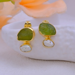 Pendientes de Peridoto en Bruto, Piedra de Nacimiento de Agosto, Chapados en Oro, Hechos a Mano, Gema en Bruto, para Mujer, Modernos, de Latón, al por Mayor - Product Image 4
