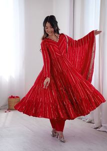 Ensemble de robe à volants haut de gamme en tissu Mal Chanderi avec broderie miroir faite à la main, manches longues, jupe évasée de 12 mètres avec pantalon et dupatta, tenue de soirée - Product Image 5