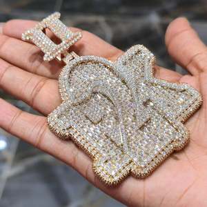 Colgante de Moissanita Chapado en Oro Rosa sobre Plata, con Letra Personalizada en Corte Baguette, Joyería para Fiesta - Product Image 1