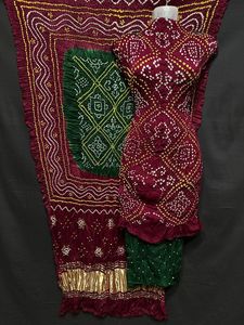 Ensemble de salwar kameez en soie Gajji du Rajasthan de qualité supérieure, avec motif Bandhani, teint à la main, style ethnique traditionnel, avec dupatta de créateur - Product Image 4