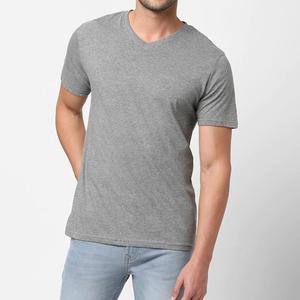 Camiseta de alta calidad, precio de fábrica de Bangladesh, logotipo personalizado bordado, color liso, cuello en V, corte regular, algodón y spandex. - Product Image 1