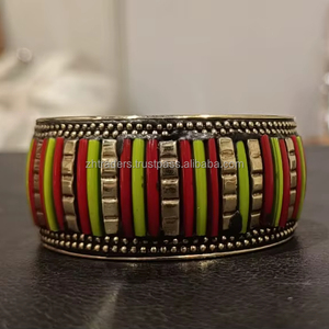 Bracelet en laiton poli Designer Regal Radiance avec confort réglable pour les collections de bijoux de luxe - Product Image 1