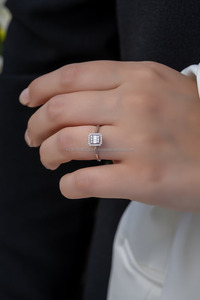 แหวนเพชรสำหรับเจ้าหญิงสีขาวตัดสำหรับผู้หญิงได้รับการรับรองในแล็บทองคำ14K สำหรับงานแต่งงานและงานเลี้ยง - Product Image 2