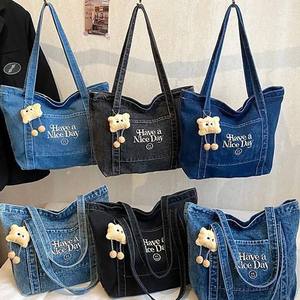 Sac fourre-tout à bandoulière personnalisé en toile denim couleur unie, fermeture ouverte, avec logo imprimé, publicitaire, vierge, écologique, durable, vente en gros - Product Image 1