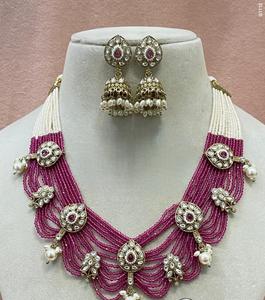 Adorable conjunto de collar y aretes chapados en oro de calidad premium con un hermoso diseño Kundan para bodas, colección para mujeres. - Product Image 3