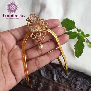 Fine Brooch Peacock Armlet Design - Product Image 1