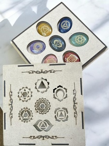 Ensemble de pierres de guérison Reiki à sept chakras en agate RAIS de haute qualité, gravées, de forme ovale, pour la méditation et le yoga, provenant du Gujarat - Product Image 3