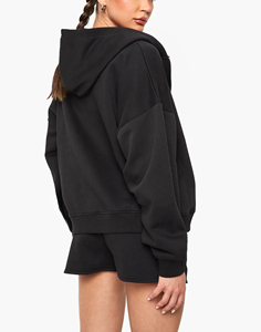 Nouvel arrivage : Ensemble short et sweat à capuche zippé 100 % coton pour femme, avec logo imprimé DTF personnalisé, broderie en dentelle et tissu épais - Product Image 4