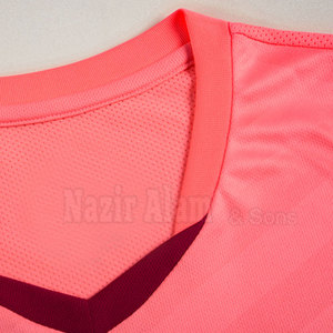 Tela ligera y transpirable diseñada para partidos de entrenamiento intensos y juego en equipo, uniforme de fútbol de secado rápido estilo deportivo callejero. - Product Image 2
