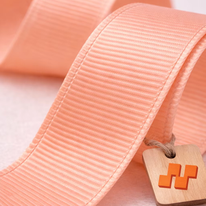 Cinta de Grosgrain de Poliéster 100% Resistente a la Contracción, Color Verde Durazno Pastel de 25 mm, de Neelkamal Industries, para Envolver Regalos y Empaquetar - Product Image 1