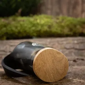 Jarra de Cuerno Vikinga Hecha a Mano – Jarra de Cerveza de Cuerno de Búfalo con Grabado Romántico – Decoración Rústica para Bar en Casa, Decoración para Cuarto de Hombre, Personalizable - Product Image 4