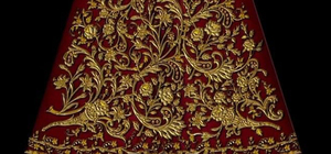 Robe en soie de style russe traditionnel pour femmes, motif uni rouge et or, coupe classique, élégante, ethnique, dessinée à la main - Product Image 4