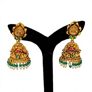 Pendientes Antiguos de Oro Sólido de 22k con Motivo de Lakshmi Hechos a Mano, Joyería de Boda con Esmeraldas Verdes y Perlas Naturales - Product Image 1