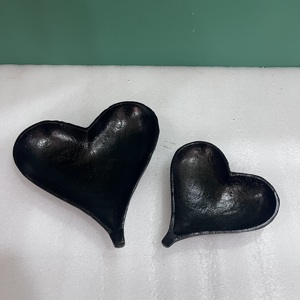 Tazón Decorativo Hecho a Mano en Forma de Corazón de Aluminio con Acabado Negro, Plato para Servir, Decoración para el Hogar, Artículo de Regalo - Product Image 3