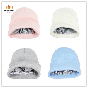 Gorro de Punto Gris Unisex Dynamel con Forro de Seda Satinada Dorada, Gorro Suave - Product Image 6