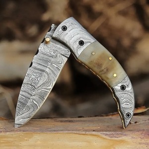 Cuchillo de Bolsillo de Acero de Damasco de Grado Industrial Hecho a Mano de Alta Calidad con Funda de Cuero de 7.5 Pulgadas, Regalo Perfecto para Camping o para el Día del Padre - Product Image 6