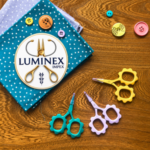 Ciseaux circulaires bicolores Putford pour broderie, mini, blancs, mignons, avec lame en acier inoxydable et manche en plastique, pour droitiers - Product Image 1
