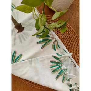 ผ้าคลุมกันแดดลายปาล์มสีขาว The Quince Life พร้อมผ้าคลุมไหล่สุดหรู ป้องกันรังสียูวีอย่างทนทาน - Product Image 1