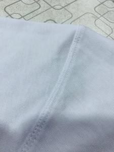 เสื้อยืดผู้ชายทรงบ็อกซี่ พิมพ์ลายดิจิตอลโลโก้แบบกำหนดเอง ผ้าฝ้าย 100% 240gsm คอกลมริบ แขนเสื้อแบบดรอปโชว์เดอร์ ทรงโอเวอร์ไซส์ สไตล์สตรีทแวร์ - Product Image 6