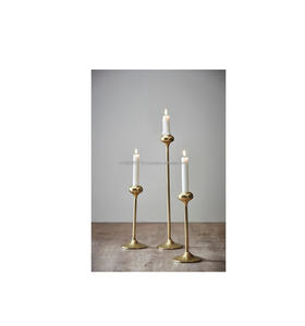 Portavelas clásico de latón pulido con motivos artesanales para las salas y exhibiciones de Pooja de las esquinas tradicionales del hogar - Product Image 1