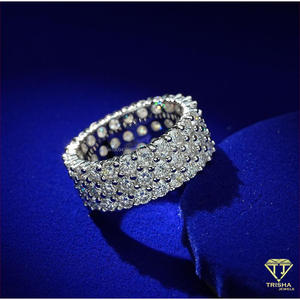 Anillo de lujo de plata 925 con diamantes cultivados en laboratorio y engaste de piedras redondas en varias filas para compradores mayoristas de joyería. - Product Image 5
