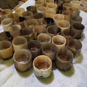 Coupe à boire en corne de viking avec double fond, intérieur en bois et extérieur en résine, à prix avantageux - Product Image 4