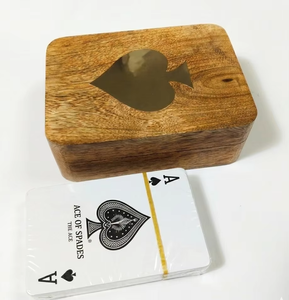 Caja de Cartas de Madera Sólida Personalizable, Ecológica y Duradera para Almacenamiento de Cartas de Juego, Caja de Cartas de Póker Premium con Diseño de Corazón - Product Image 3