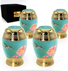 Juego de cuatro mini urnas de recuerdo en color verde azulado con detalles florales y de aves. Pequeño y encantador. Disponible a precios de mayorista. - Product Image 1