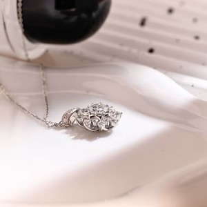 Collar con Colgante de Zirconia en Forma de Flor, Chapado en Rodio, Conjunto de Joyería para Mujer, Estilo Romántico para Boda - Product Image 4