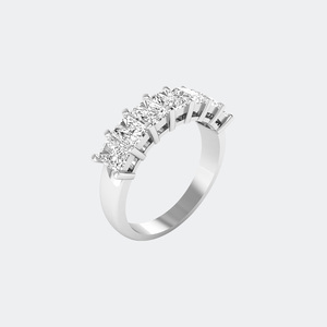 แหวนห้าเม็ดทรงเรเดียนท์คัท 2.10 กะรัต ประดับเพชรแบบหนามเตย - Product Image 5