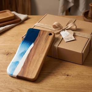 Planche à découper rustique en bois et résine époxy, faite à la main, pour la cuisine, planche décorative pour servir et préparer les aliments - Product Image 4