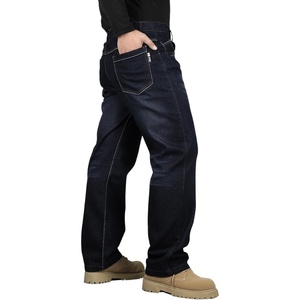 Jeans en denim stretch noir déchiré et délavé pour homme, coupe droite, respirant, haute qualité. - Product Image 5