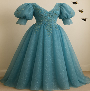 Vestido de gala con corte en A, mangas abullonadas brillantes color rosa polvoriento y acabado con purpurina, disponible a precios de mayorista. - Product Image 3