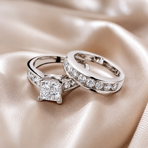 Bague de fiançailles en or blanc 14 carats avec diamant taille princesse |   Bague de promesse de mariage sertie de pierres |   Bijoux fins de luxe pour femmes pour l'anniversaire - Product Image 5